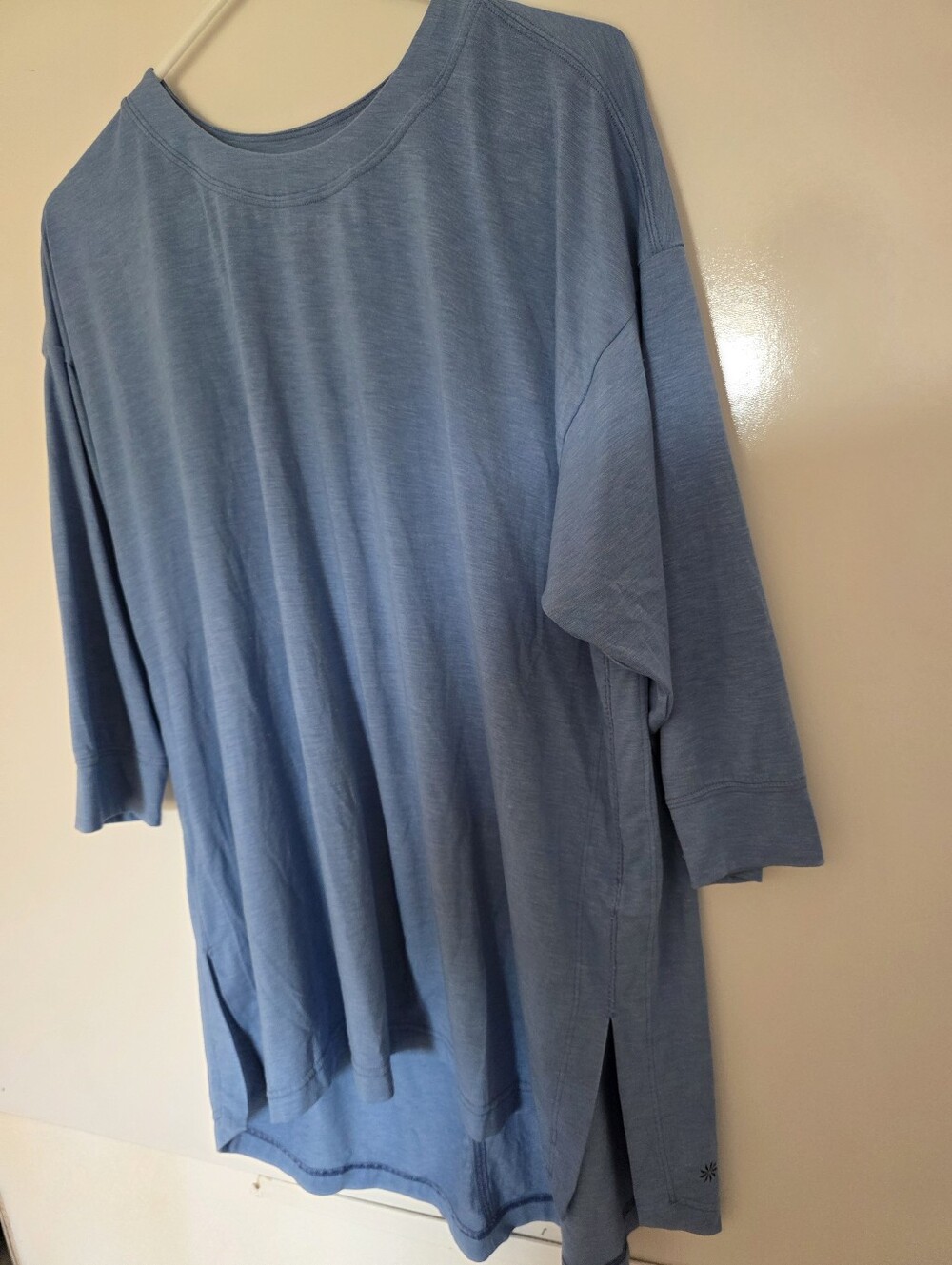 Athleta Womens Tranquility Top Blue Size Large 3/4 Sleeves Side slits Athletic